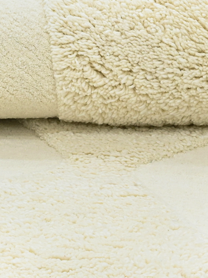 Naya Hand-tufted Ivory Wool Geometric Rug - Ivory