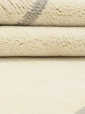 Alinaa Hand-knotted Wool Rug - Ivory
