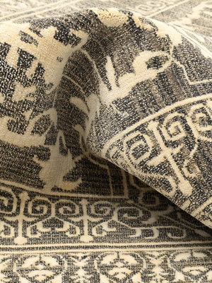 Nariza Hand-knotted Wool-Silk Persian Rug - Charcoal
