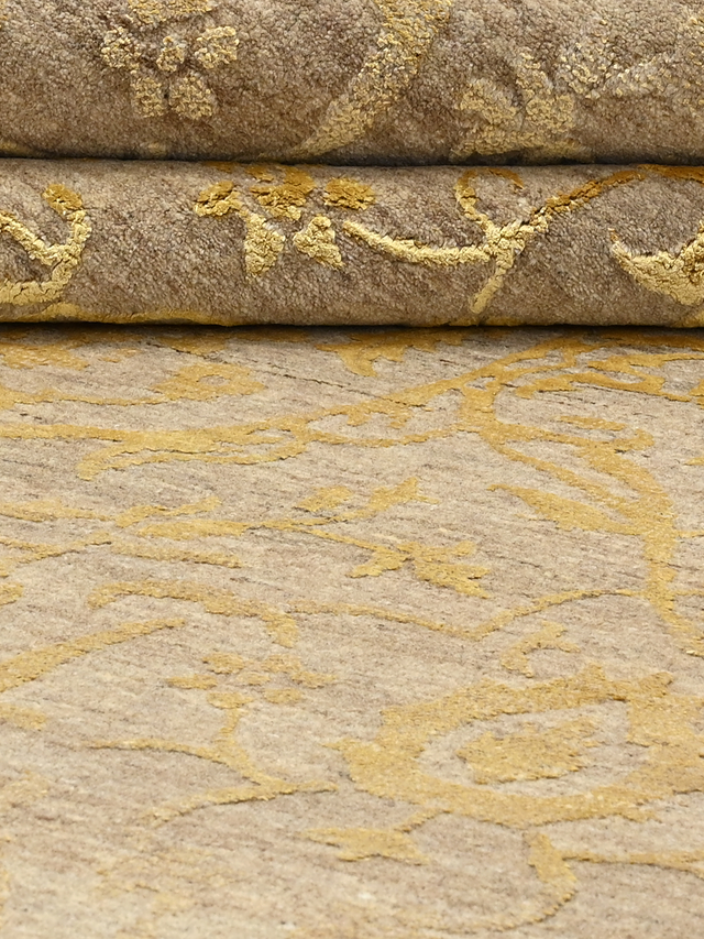 Manifest handgeknüpfter Teppich aus Wolle und Seide